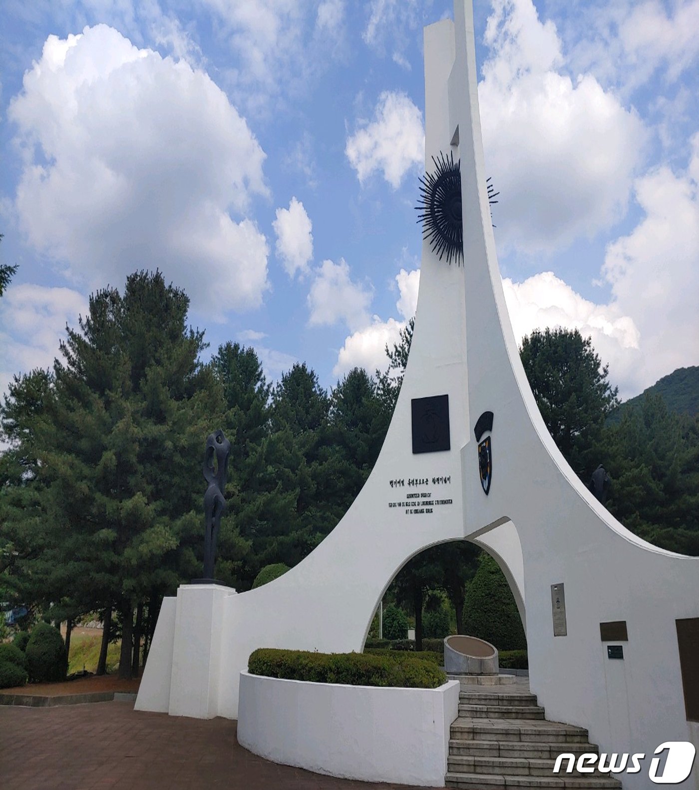 경기 동두천시에 있는 벨기에·룩셈부르크 대대 참전 기념비 &#40;동두천시 제공&#41;