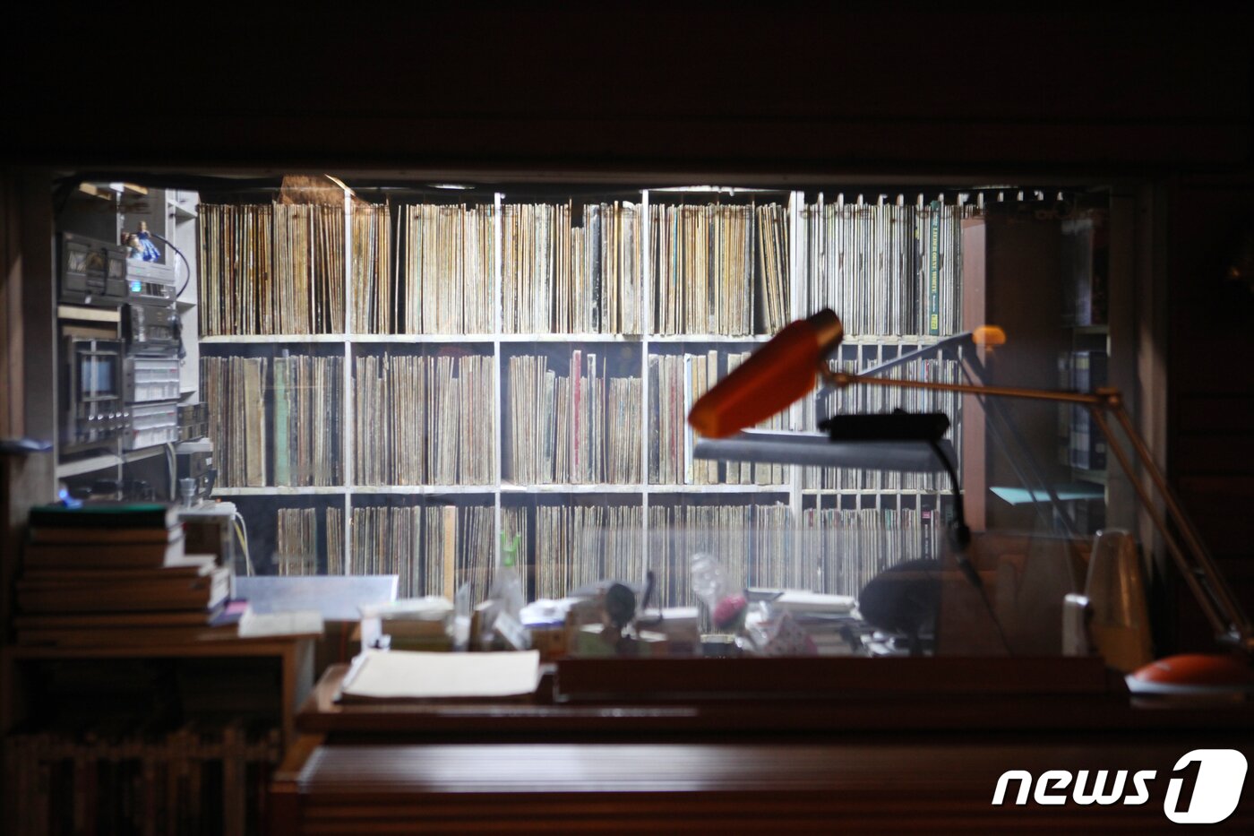 본문 이미지 - 하이마트 음악감상실 DJ 박스&#40;한국관광공사 제공&#41;