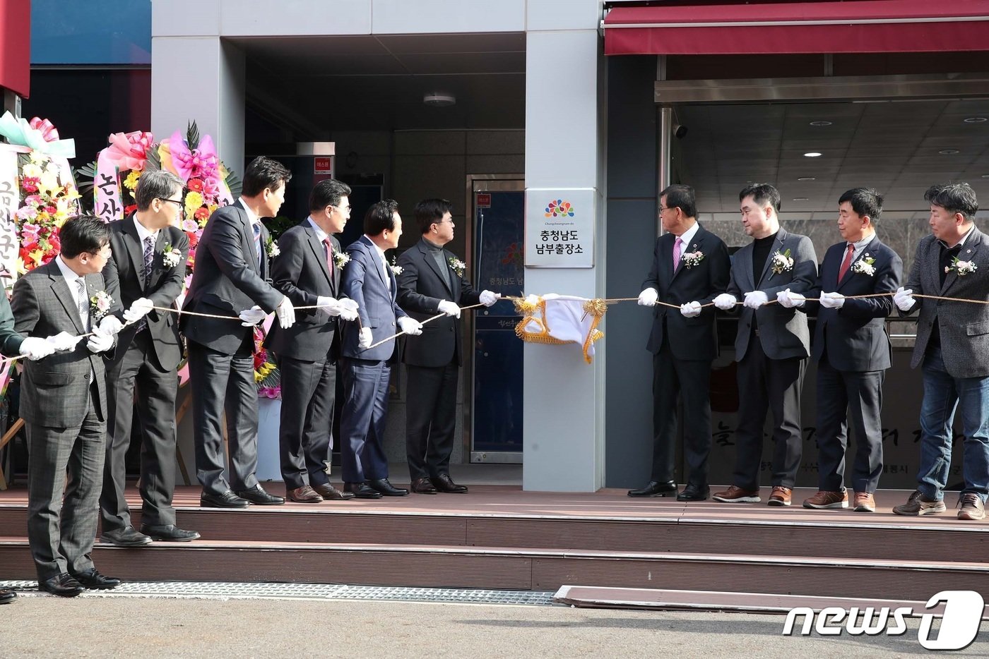 본문 이미지 - 지난 22일 충남 남부지역의 양극화 해소 컨트롤 타워 역할을 할 남부출장소 개소식 모습. (충남도 제공)/뉴스1