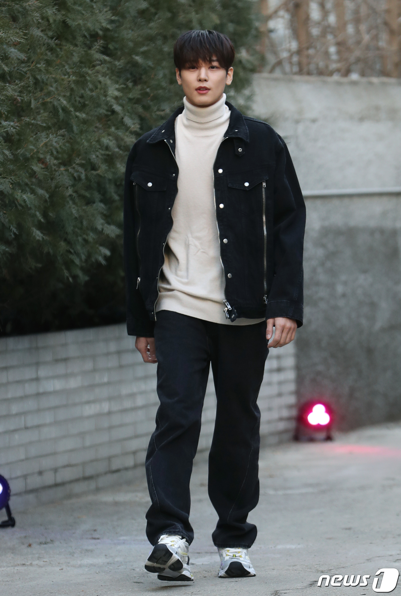 (서울=뉴스1) 권현진 기자 = 더보이즈 주연이 3일 서울 성동구 코사이어티에서 열린 패션 브랜드 아쉬(ASH) ‘2023 S/S시즌 프레젠테이션’에 참석하고 있다. 2023.2. …