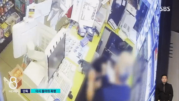 본문 이미지 - 2일 오전 수원의 한 편의점에서 외상을 요구하며 난동을 부린 50대 남성이 경찰 철수 후 다시 찾아와 아르바이트생을 마구 폭행했다. (SBS)