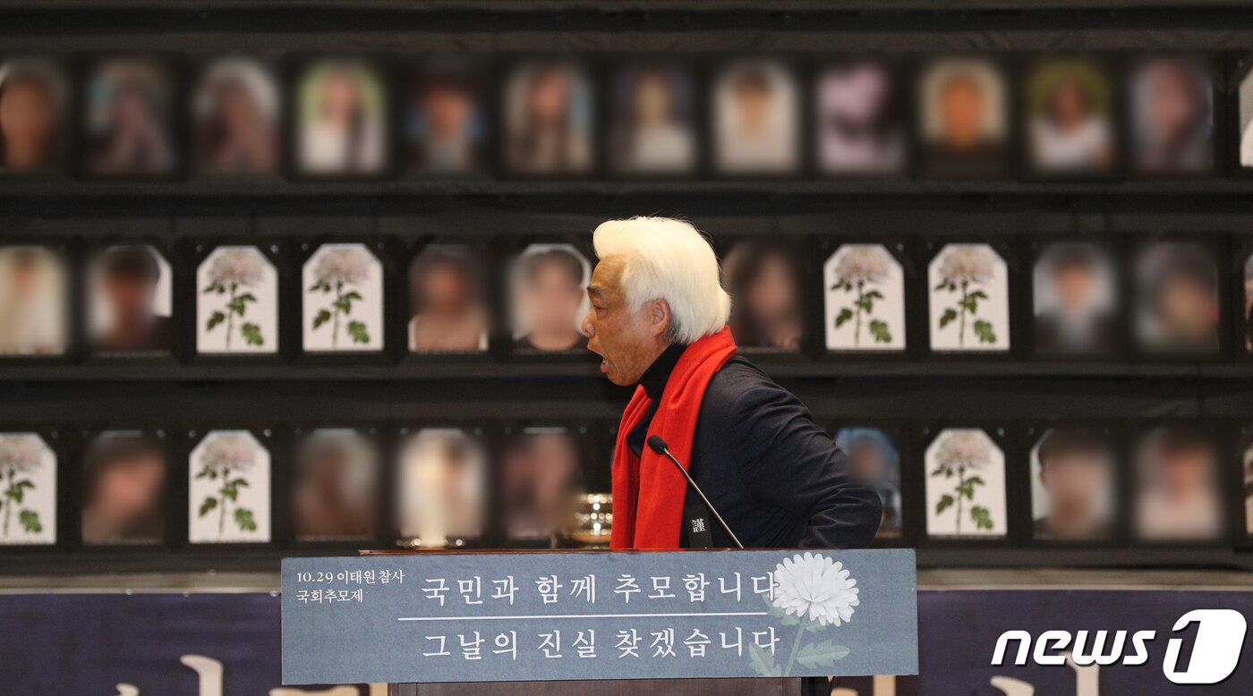 본문 이미지 - 이종철 10.29 이태원참사 유가족협의회 대표가  5일 오전 국회 의원회관 대회의실에서 열린 10.29 이태원 참사 국회추모제에서 유가족 대표 말씀 도중 울부짖고 있다. (공동취재) 2022.2.5/뉴스1 ⓒ News1 허경 기자