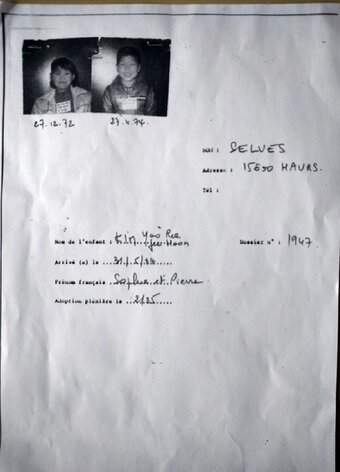 본문 이미지 - 김유리씨와 남동생이1984년 프랑스로 입양됐을 당시 관련 서류.(김유리씨 제공) 