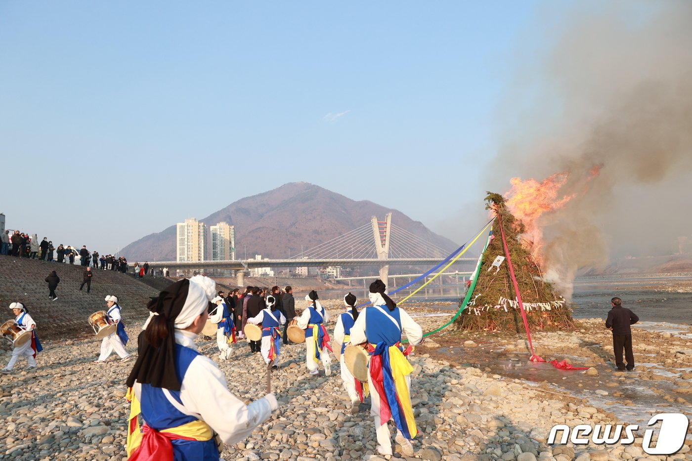 본문 이미지 - 5일 강원 영월 동강둔치에서 정월대보름 행사가 열리고 있다. (영월군 제공) 2023.2.5/뉴스1