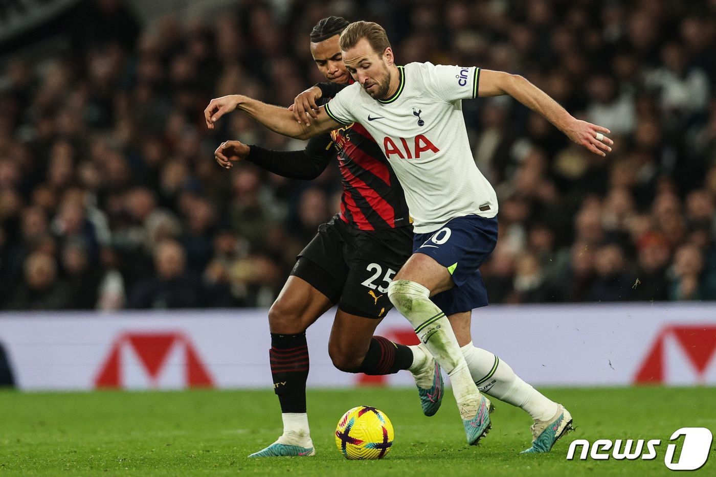 본문 이미지 - 토트넘과 맨시티의 경기 모습 ⓒ AFP=뉴스1