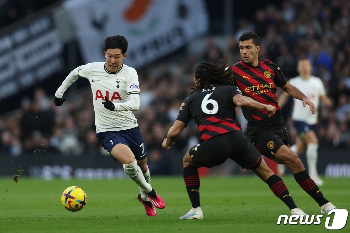본문 이미지 - 손흥민(왼쪽) ⓒ AFP=뉴스1