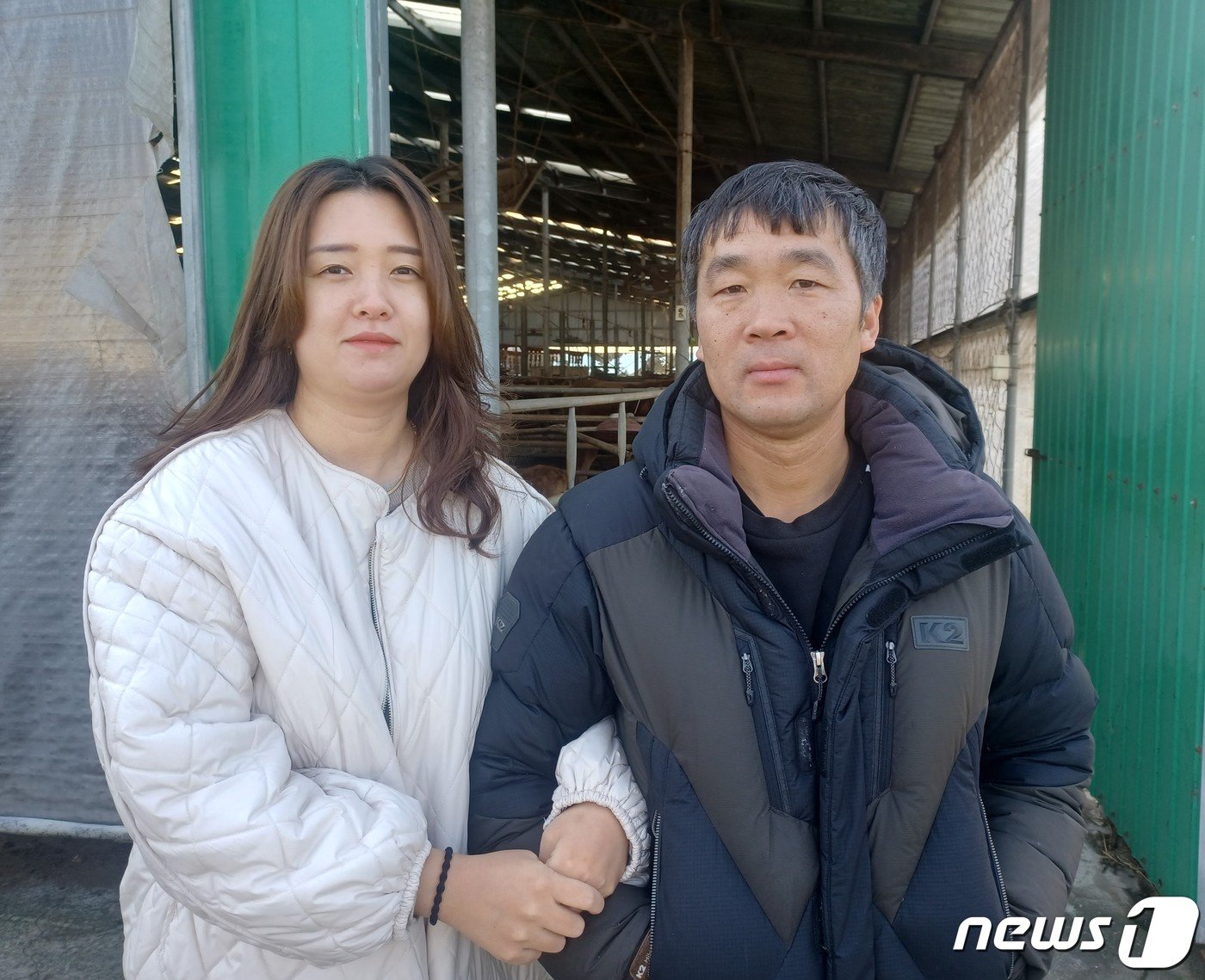 친환경 축산농장을 운영하고 있는 서천군 신연섭·허진옥 부부.&#40;충남세종농협 제공&#41;/뉴스1