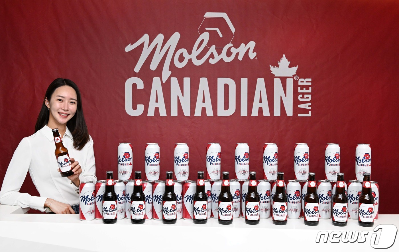 (서울=뉴스1) = K-주류 문화를 선도하는 ㈜골든블루 인터내셔널이 몰슨 쿠어스(Molson Coors)의 캐나다 대표 프리미엄 라거 ‘몰슨 캐네디언(Molson Canadian) …