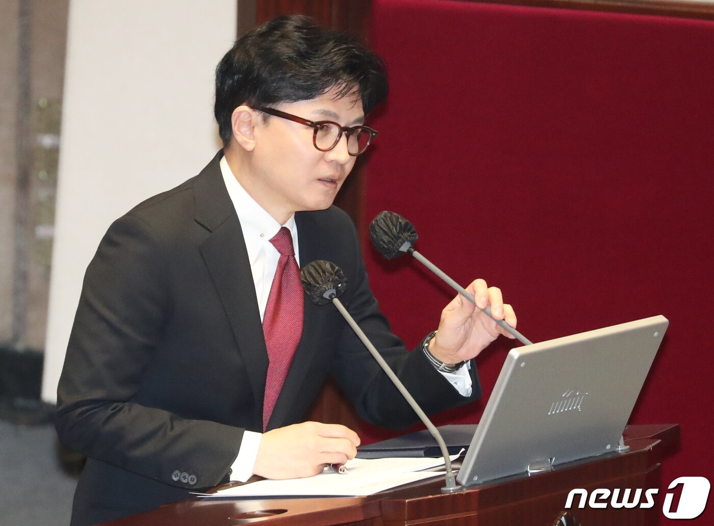 본문 이미지 - 한동훈 법무부 장관이 6일 서울 여의도 국회에서 열린 정치·외교·통일·안보 분야 대정부질문에서 태영호 국민의힘 의원의 질의에 답하고 있다. 2022.2.6/뉴스1 ⓒ News1 허경 기자