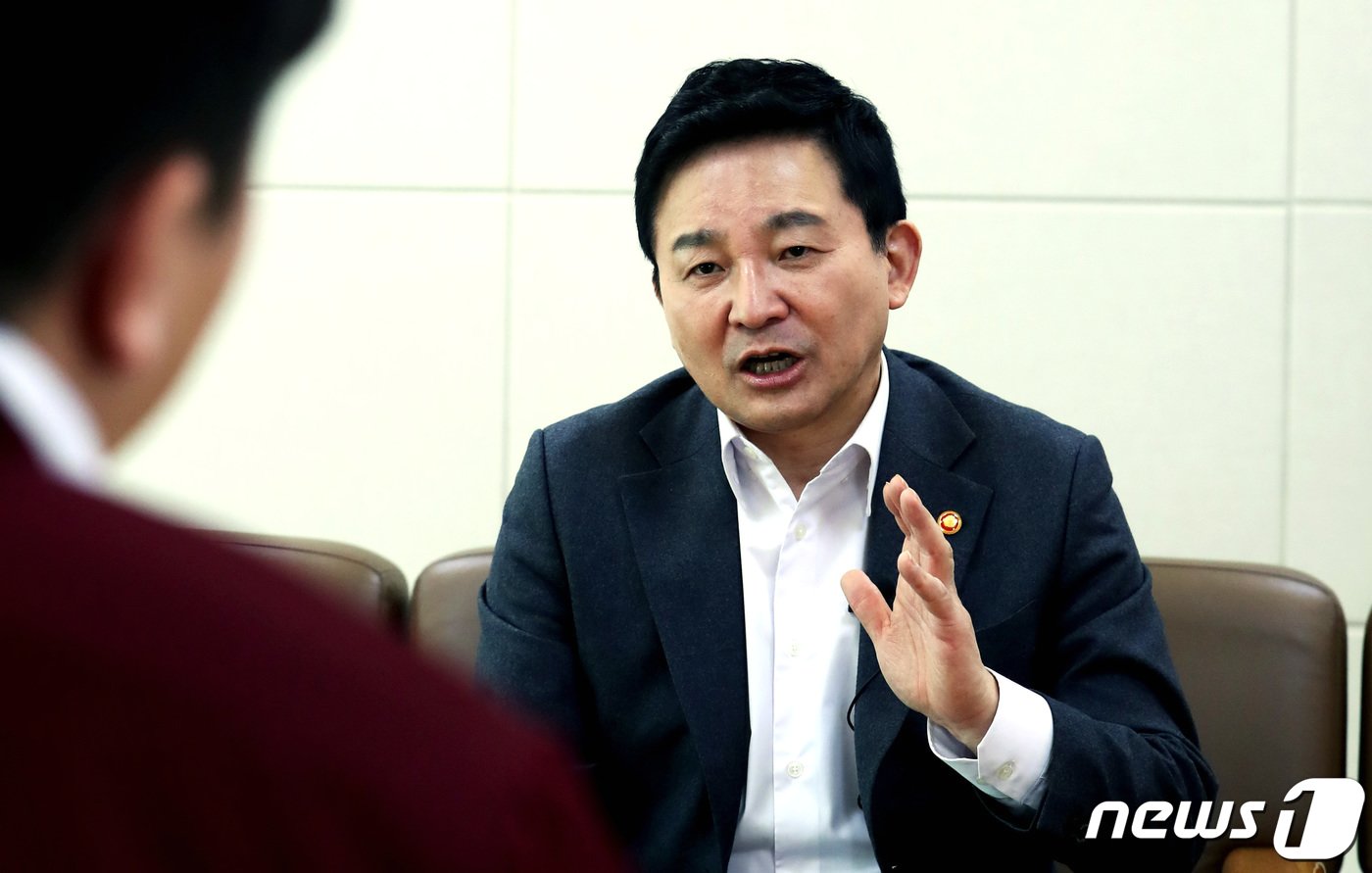 본문 이미지 - 원희룡 국토교통부 장관이 6일 세종시 정부세종청사에서 뉴스 1 인터뷰를 진행하고 있다. 2023.2.6/뉴스1 ⓒ News1 김기남 기자