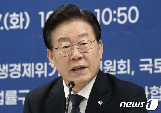 이재명 더불어민주당 대표가 7일 오전 서울 강서구 전세피해지원센터에서 열린 전세사기피해 재발방지대책 마련을 위한 현장간담회에서 발언을 하고 있다. 2023.2.7/뉴스1 © News1 이재명 기자