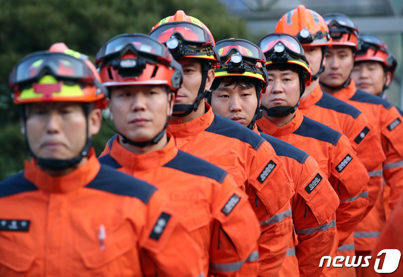 본문 이미지 - 7일 오후 경기도 남양주시 별내동 중앙119구조본부 수도권119특수구조대에서 튀르키예 강진 피해 현장 구조를 위해 파견되는 구조대원들이 출발에 앞서 각오를 다지고 있다. 2023.2.7/뉴스1 ⓒ News1 박정호 기자