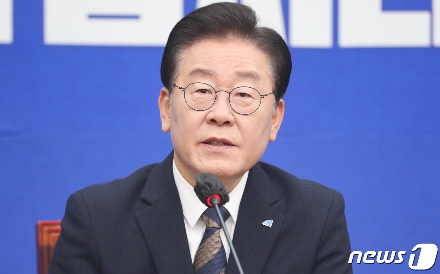 본문 이미지 - 이재명 더불어민주당 대표가 8일 서울 여의도 국회에서 열린 최고위원회의에서 모두발언을 하고 있다. 2022.2.8/뉴스1 ⓒ News1 허경 기자