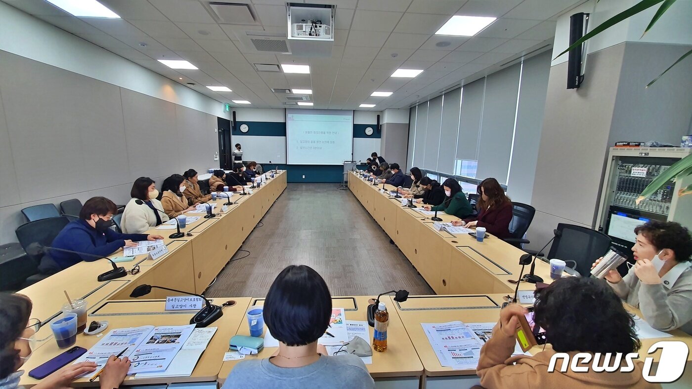 본문 이미지 - 서울시는 6일 서울시청 서소문2청사에서 '올바른 길고양이 돌봄방안 마련을 위한 동물보호 관계자 회의'를 열었다. ⓒ 뉴스1 최서윤 기자