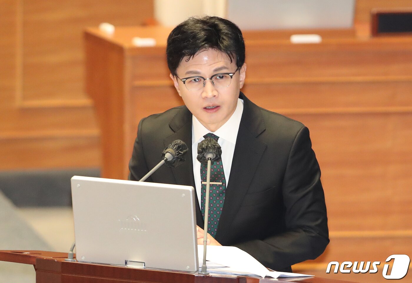 본문 이미지 - 한동훈 법무부 장관이 8일 서울 여의도 국회에서 열린 교육·사회·문화 대정부질문에서 김민석 더불어민주당의 질의에 답하고 있다. 2022.2.8/뉴스1 ⓒ News1 허경 기자