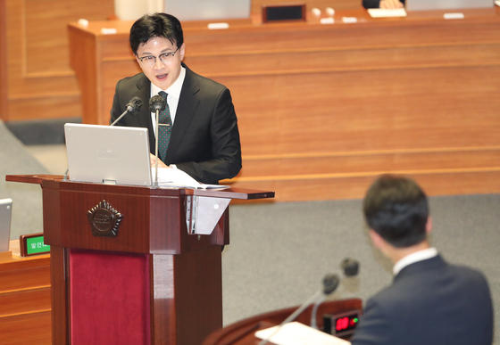 한동훈 "찌질이 정치" 김민석 '맹공'…與 "'尹 황태자' 지옥문 열릴 것"