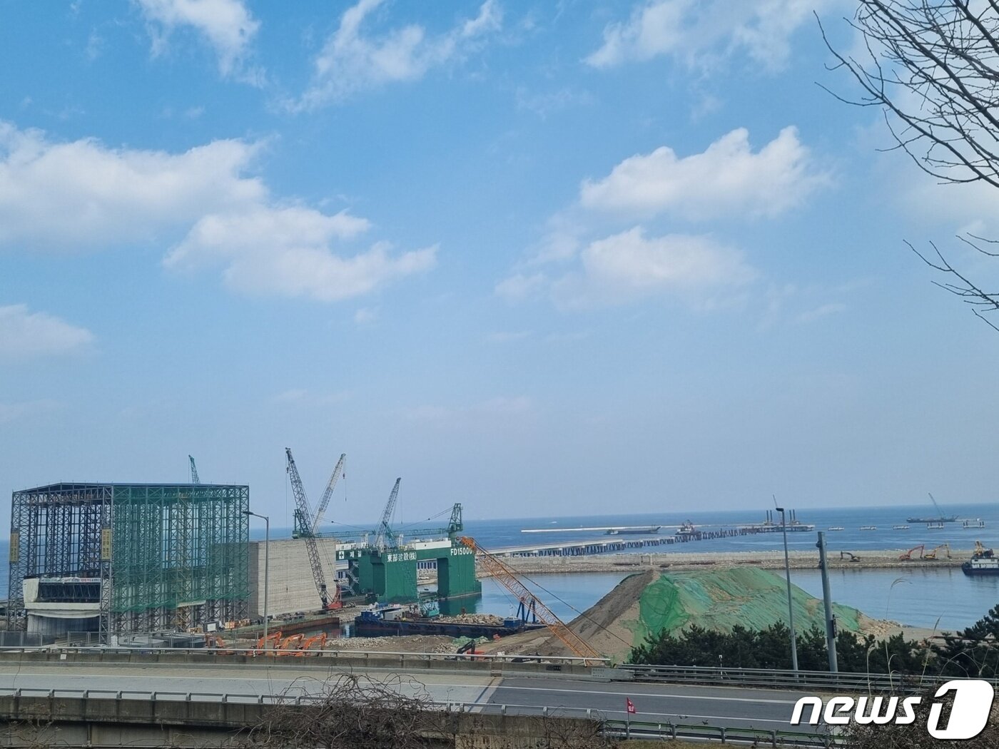 본문 이미지 - 삼척블루파워 석탄하역부두 공사현장 자료사진.2023.2.8/뉴스1 윤왕근 기자