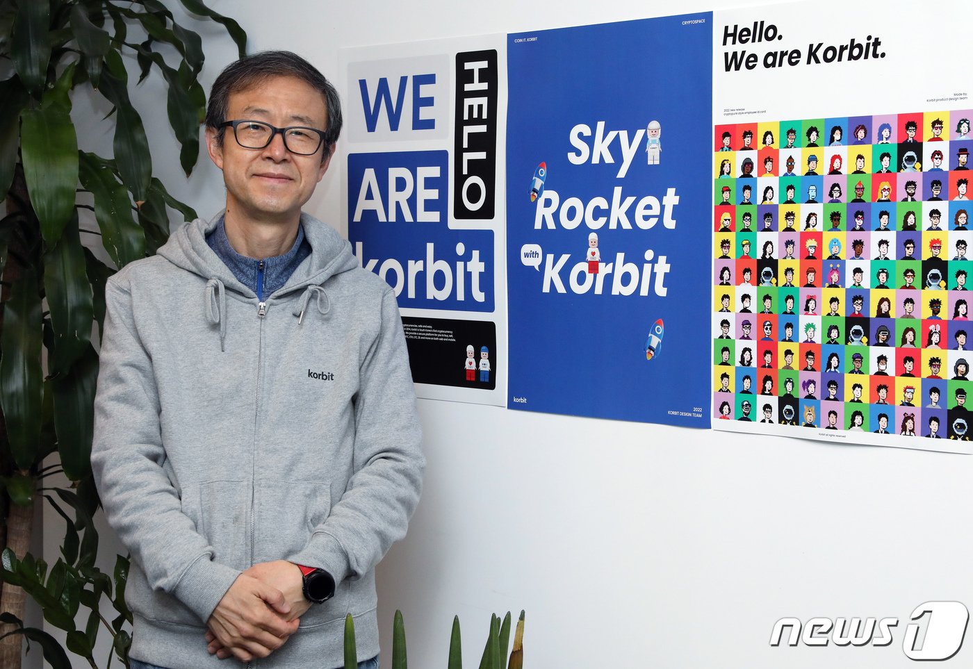 본문 이미지 - 게임업계 최초 정년 퇴직자 백영진 씨가 8일 오전 서울 강남구 테헤란로 코빗 연구소에서 뉴스1과 인터뷰를 하고 있다. 백 씨는 게임업체 네오플에서 정년퇴직한 후 가상자산 거래소 코빗에 재취업했다. 2023.2.8/뉴스1 ⓒ News1 박정호 기자