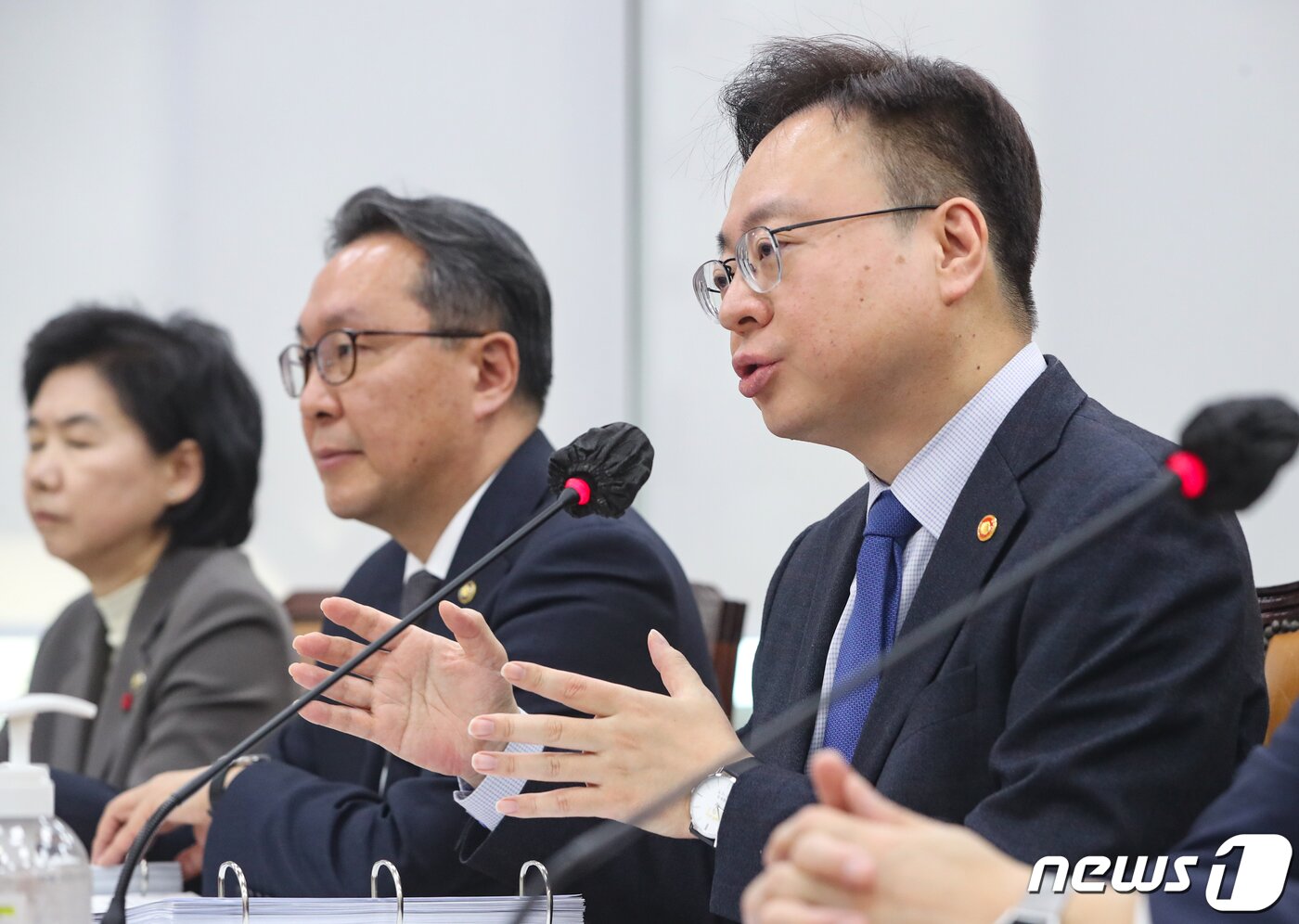 본문 이미지 - 조규홍 보건복지부 장관이 9일 서울 여의도 국회에서 열린 보건복지위원회 전체회의에서 의원들의 질의에 답하고 있다. 2022.2.9/뉴스1 ⓒ News1 허경 기자