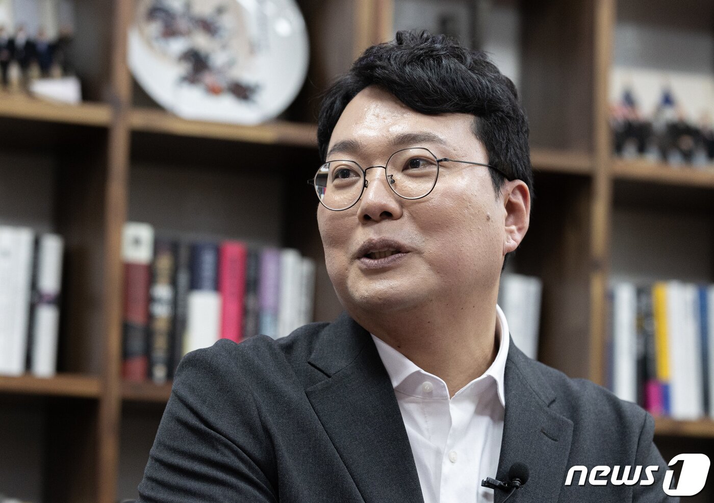 본문 이미지 - 국민의힘 당권 도전을 선언한 천하람 전남 순천갑 당협위원장이 9일 오후 서울 여의도 국회에서 뉴스1 취재진과 인터뷰를 하고 있다. 2023.2.9/뉴스1 ⓒ News1 이재명 기자