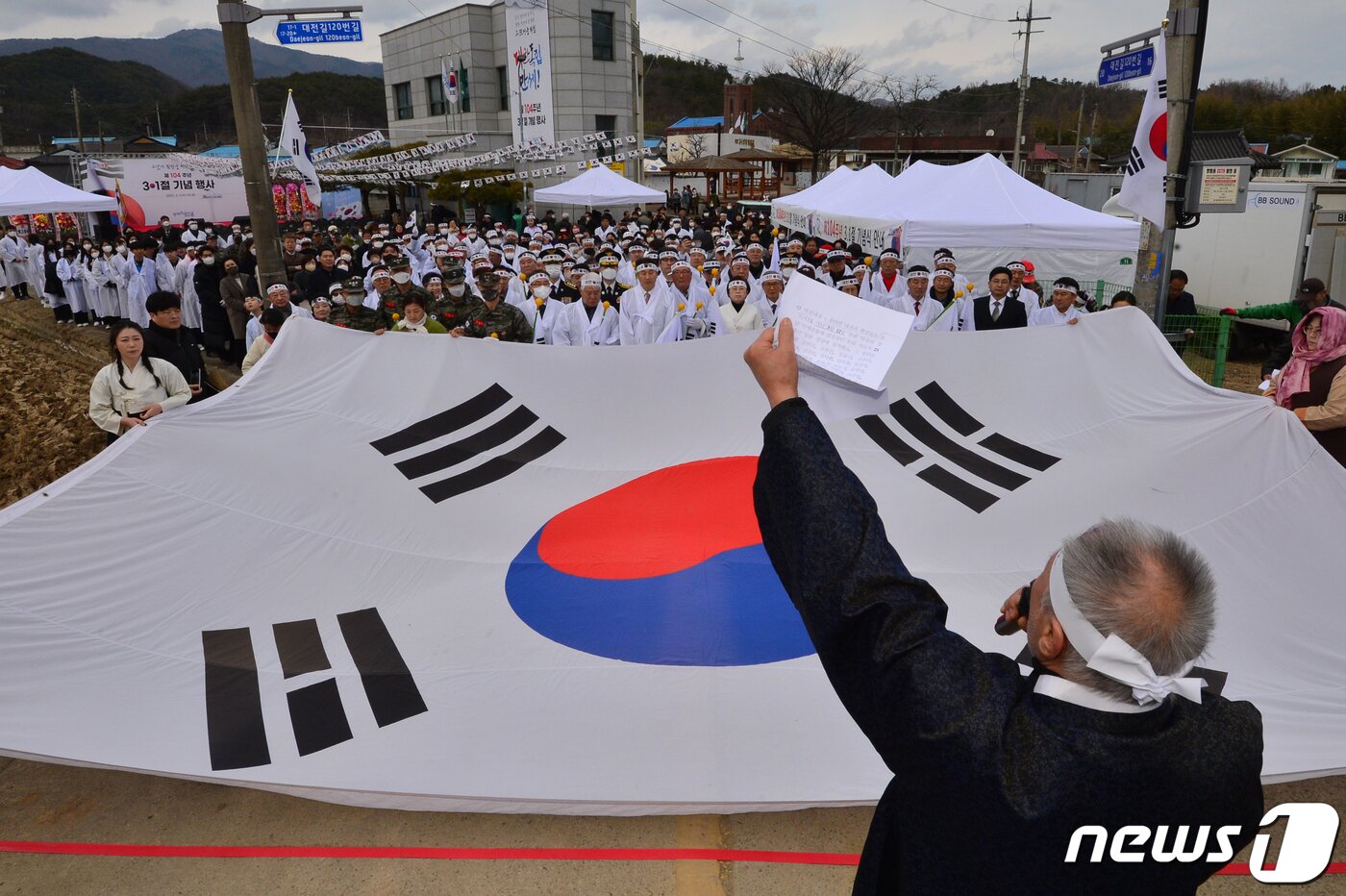 본문 이미지 - 104주년 3·1절인 1일 경북 포항시 북구 송라면 대전리에서 만세운동 재현 행사가 열리고 있다.2023.3.1/뉴스1 ⓒ News1 최창호 기자