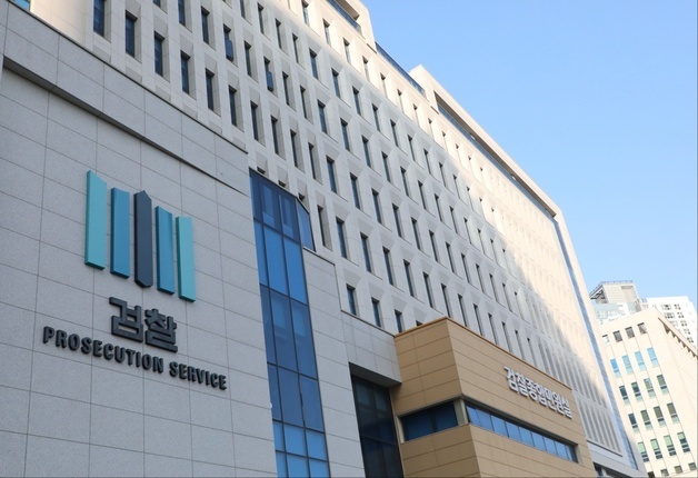 나체사진 요구·성 착취물 제작 고교생 '장기 6년 단기 5년' 구형