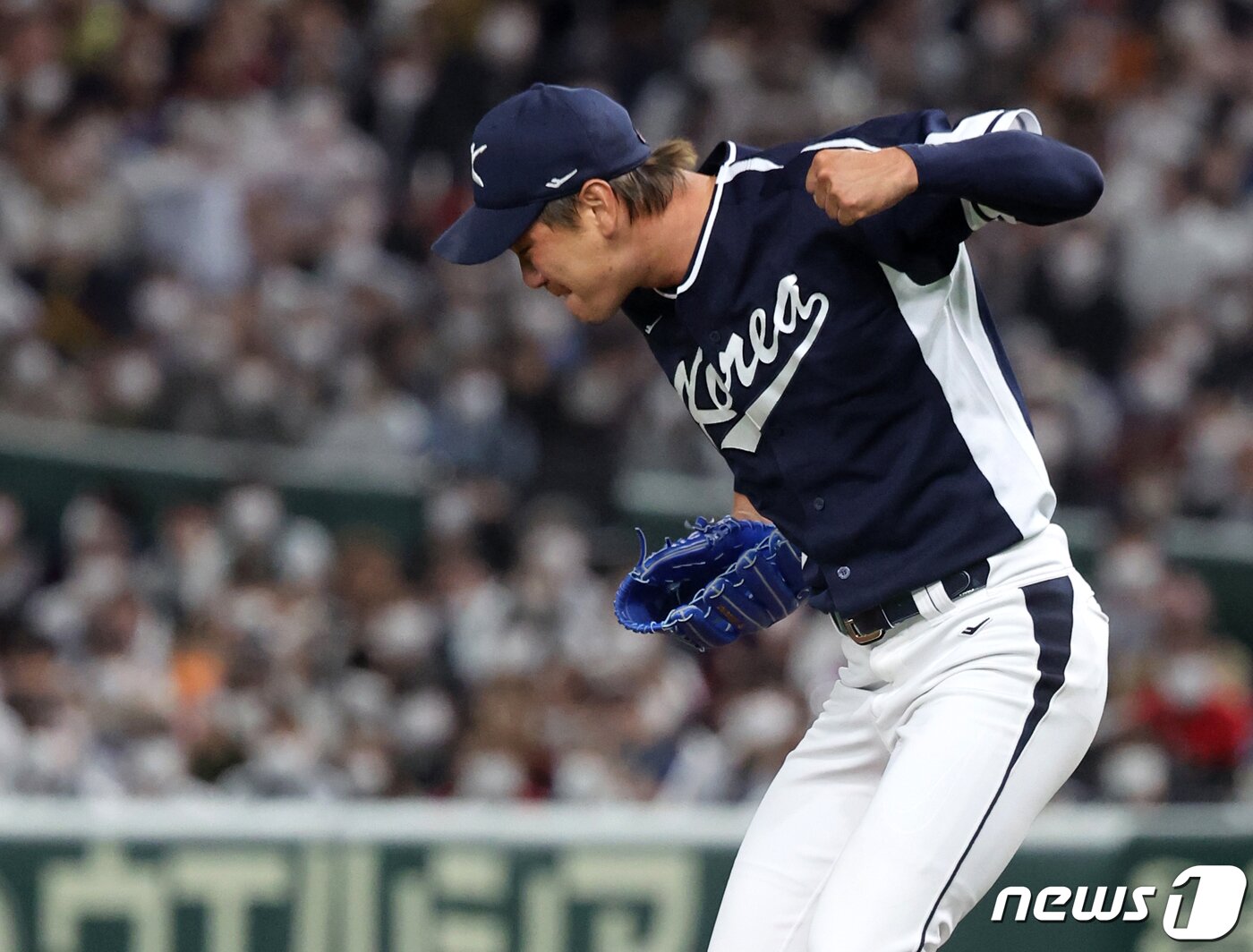 본문 이미지 - 10일 오후 일본 도쿄돔에서 열린 2023 월드베이스볼클래식(WBC) B조 1라운드 대한민국과 일본의 경기, 대표팀 선발 김광현이 2회말 2사 2루에서 일본 대표팀 카이 타쿠야를 삼진으로 잡아낸 후 포효하고 있다. 2023.3.10/뉴스1 ⓒ News1 김진환 기자