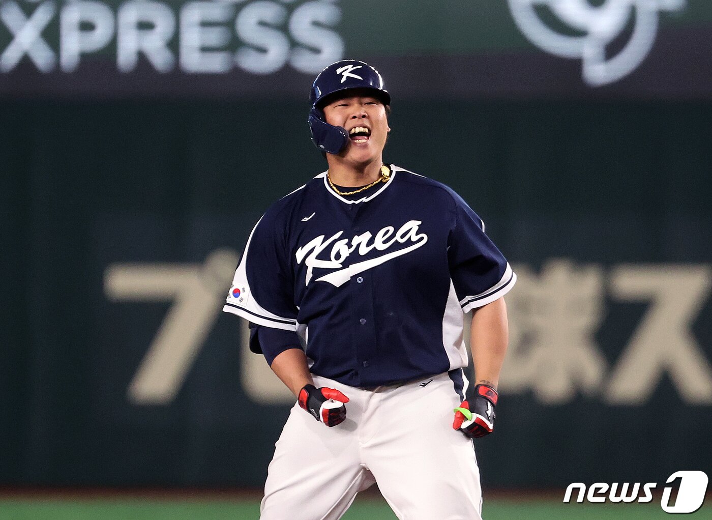 본문 이미지 - 10일 오후 일본 도쿄돔에서 열린 2023 월드베이스볼클래식(WBC) B조 1라운드 대한민국과 일본의 경기, 대표팀 강백호가 3회초 선두타자로 나와 2루타를 친 후 포효하고 있다. 2023.3.10/뉴스1 ⓒ News1 김진환 기자