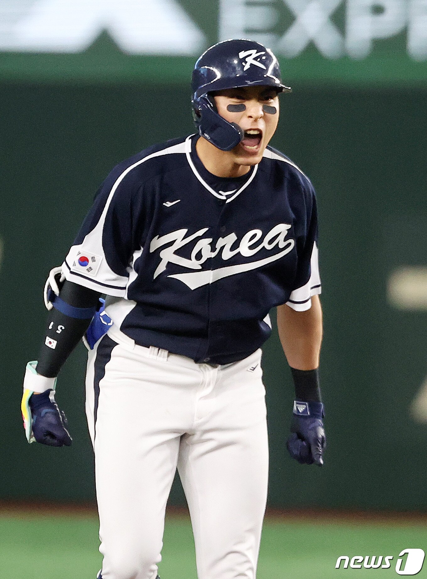 본문 이미지 - 10일 오후 일본 도쿄돔에서 열린 2023 월드베이스볼클래식(WBC) B조 1라운드 대한민국과 일본의 경기, 대표팀 이정후가 3회초 2사 2루에서 적시타를 친 후 2루에서 포효하고 있다. 2023.3.10/뉴스1 ⓒ News1 김진환 기자