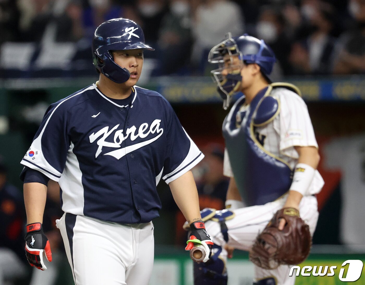 본문 이미지 - 10일 오후 일본 도쿄돔에서 열린 2023 월드베이스볼클래식(WBC) B조 1라운드 대한민국과 일본의 경기, 대표팀 강백호가 4회초 1사 삼진을 당한 후 더그아웃으로 향하고 있다. 2023.3.10/뉴스1 ⓒ News1 김진환 기자