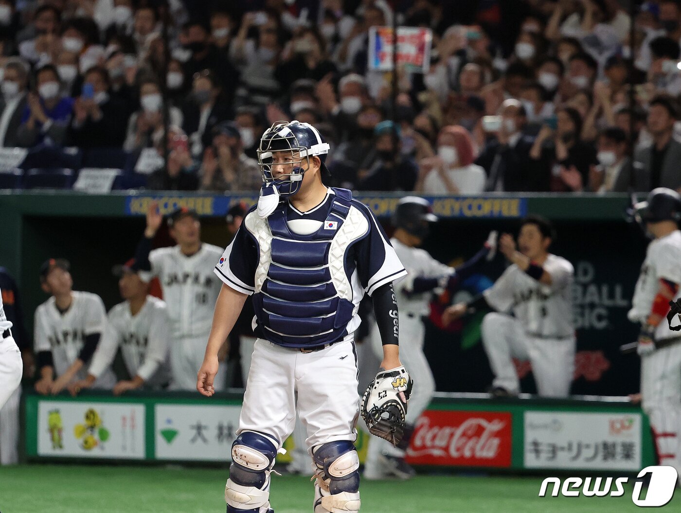 본문 이미지 - 10일 오후 일본 도쿄돔에서 열린 2023 월드베이스볼클래식(WBC) B조 1라운드 대한민국과 일본의 경기, 대표팀 포수 양의지가 5회말 1사 3루에서 요시다 마사타카의 희생 플라이로 3대6으로 점수가 벌어지자 아쉬워 하고 있다. 2023.3.10/뉴스1 ⓒ News1 김진환 기자