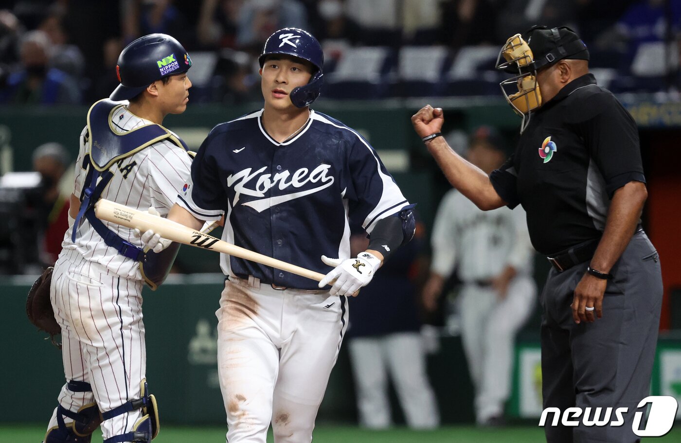 본문 이미지 - 10일 오후 일본 도쿄돔에서 열린 2023 월드베이스볼클래식(WBC) B조 1라운드 대한민국과 일본의 경기, 대표팀 토미 김하성이 7회초 2사 삼진으로 물러나고 있다. 2023.3.10/뉴스1 ⓒ News1 김진환 기자