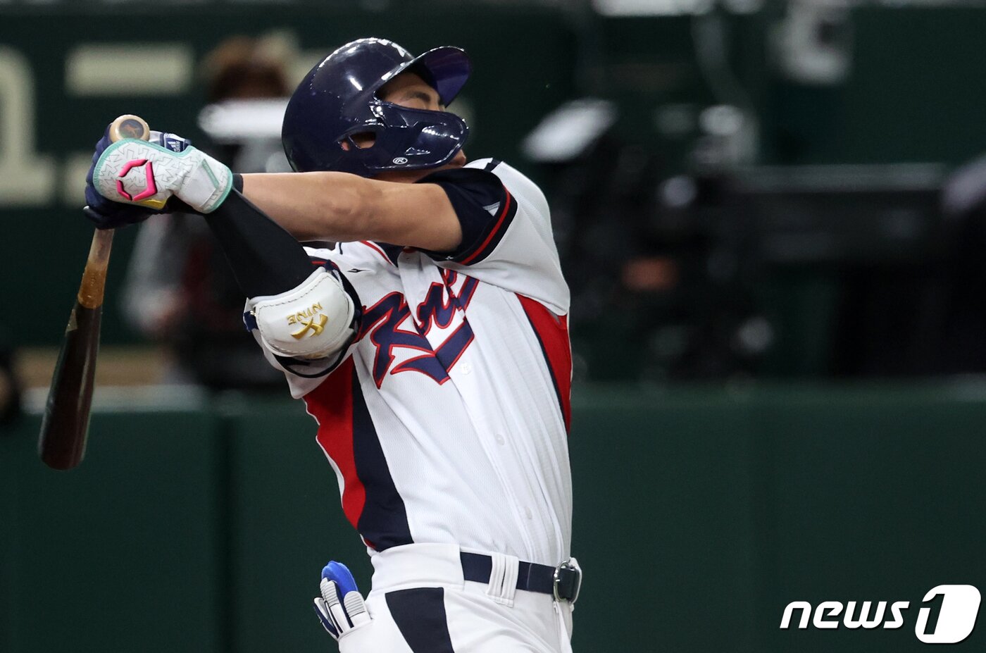 본문 이미지 - 12일 오후 일본 도쿄돔에서 열린 2023 월드베이스볼클래식(WBC) B조 1라운드 체코와 대한민국의 경기, 대표팀 이정후가 1회말 1사 3루에서 적시타를 치고 있다. 2023.3.12/뉴스1 ⓒ News1 김진환 기자