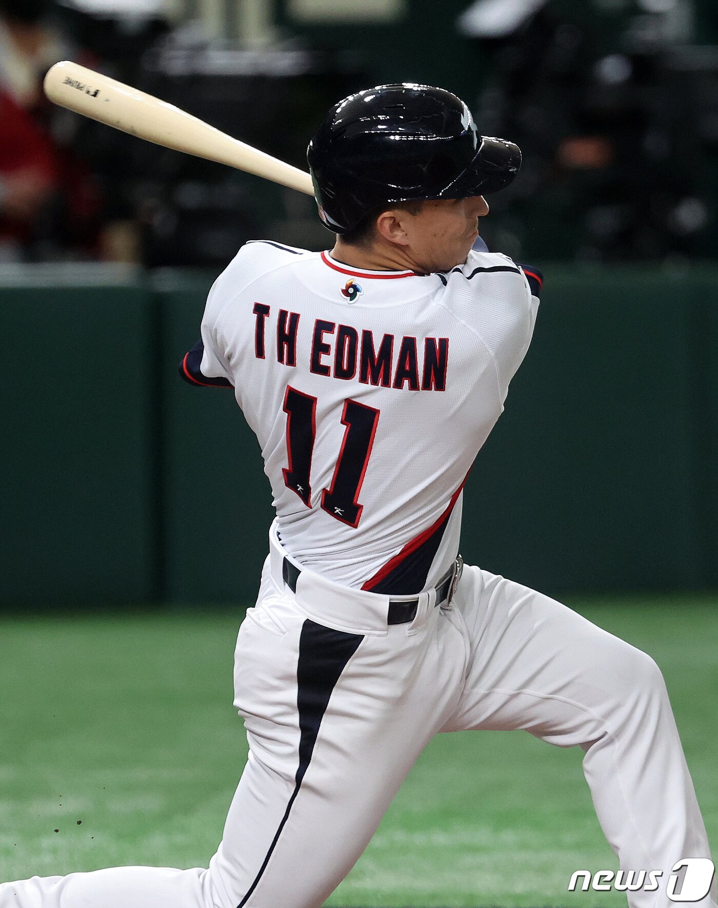 본문 이미지 - 12일 오후 일본 도쿄돔에서 열린 2023 월드베이스볼클래식&#40;WBC&#41; B조 1라운드 체코와 대한민국의 경기, 대표팀 토미 현수 에드먼이 1회말 2사 만루에서 2타점 적시타를 치고 있다. 2023.3.12/뉴스1 ⓒ News1 김진환 기자