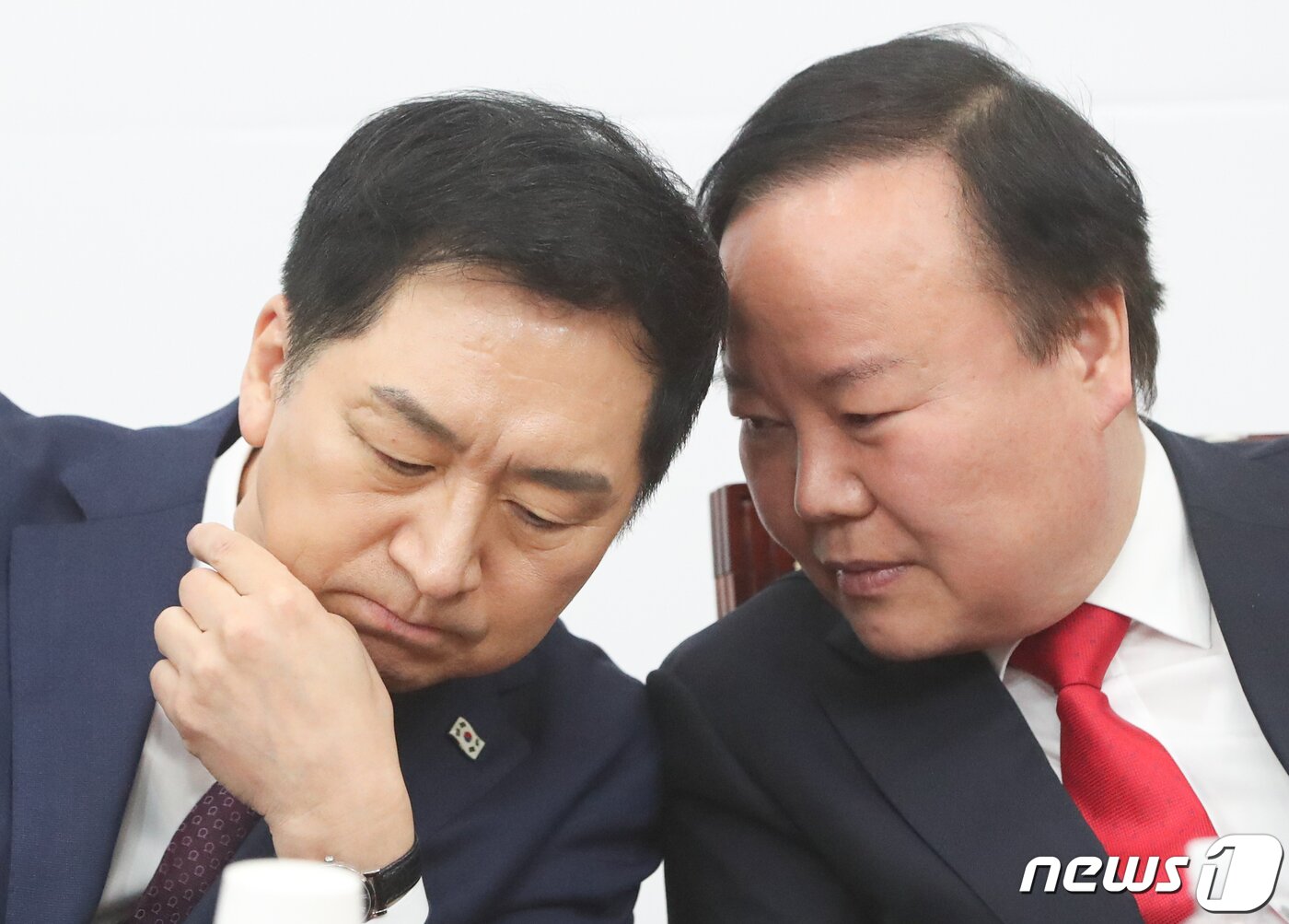 본문 이미지 - 김기현 국민의힘 대표와 김재원 최고위원. 2023.3.13/뉴스1 ⓒ News1 허경 기자
