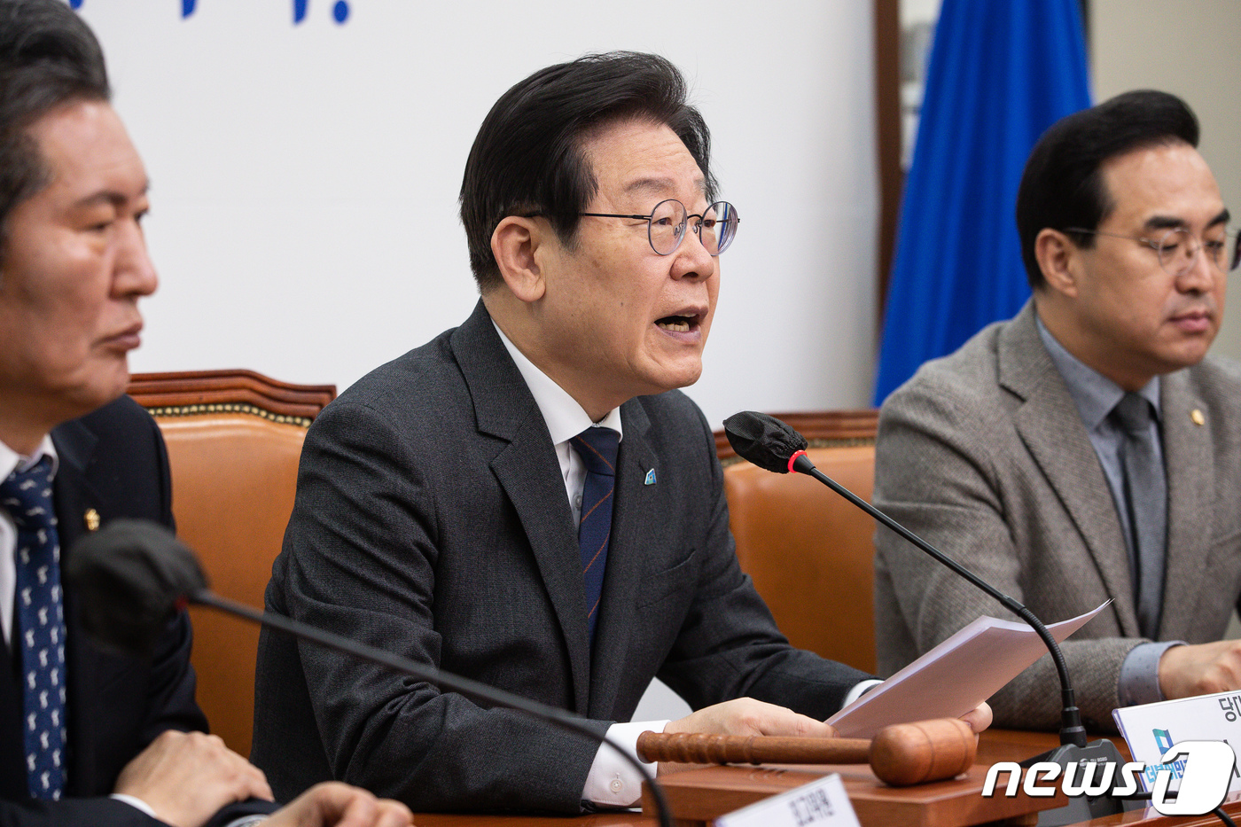 (서울=뉴스1) 유승관 기자 = 이재명 더불어민주당 대표가 13일 서울 여의도 국회에서 열린 최고위원회의에서 모두 발언을 하고 있다. 2023.3.13/뉴스1