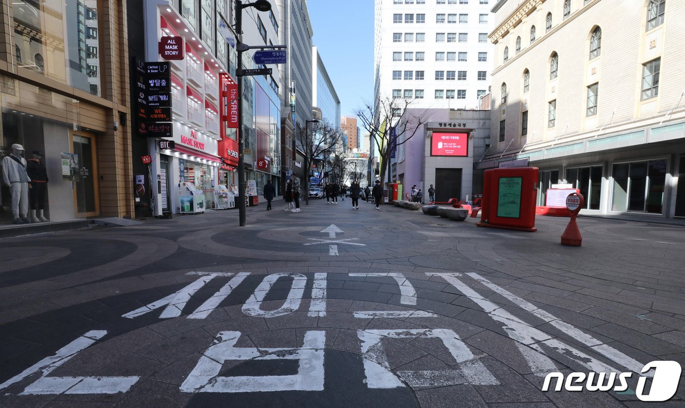 서울 중구 명동거리가 한산한 모습을 보이고 있다./뉴스1 ⓒ News1 박세연 기자