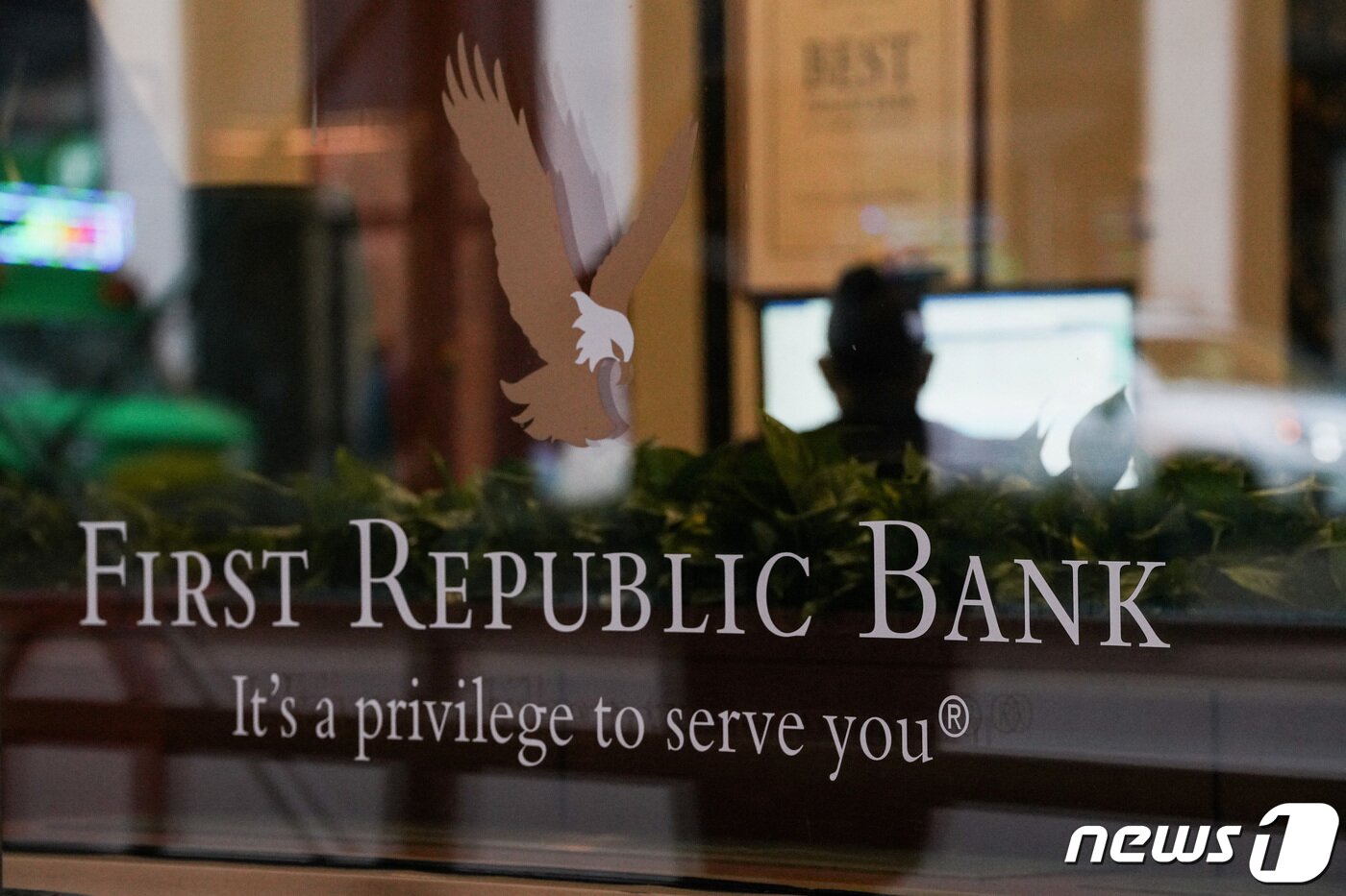 본문 이미지 - 피산 위기를 맞고 있는 퍼스트 리퍼블릭 은행의 뉴욕 사무실. ⓒ 로이터=뉴스1 ⓒ News1 박형기 기자