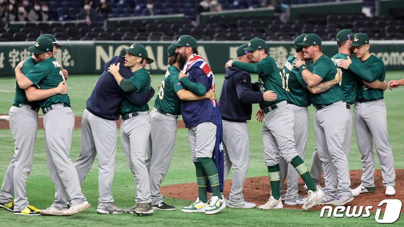 (도쿄(일본)=뉴스1) 김진환 기자 = 13일 오후 일본 도쿄돔에서 열린 2023 월드베이스볼클래식(WBC) B조 1라운드 체코와 호주의 경기, 8대3 승리를 거두며 사상 첫 8강 …