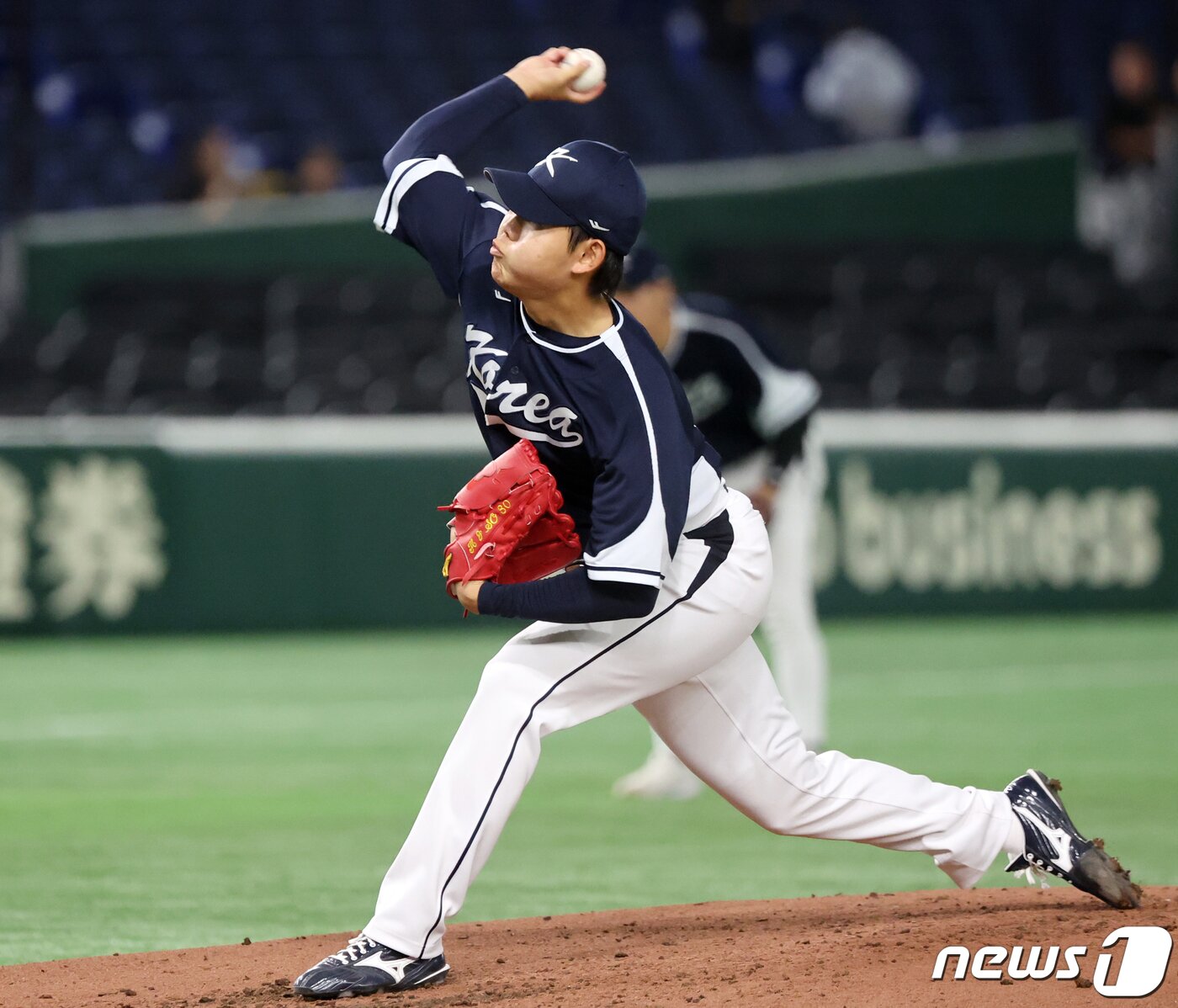 본문 이미지 - 13일 오후 일본 도쿄돔에서 열린 2023 월드베이스볼클래식(WBC) B조 1라운드 대한민국과 중국의 경기, 대표팀 소형준이 2회말 등판해 힘차게 공을 던지고 있다. 2023.3.13/뉴스1 ⓒ News1 김진환 기자