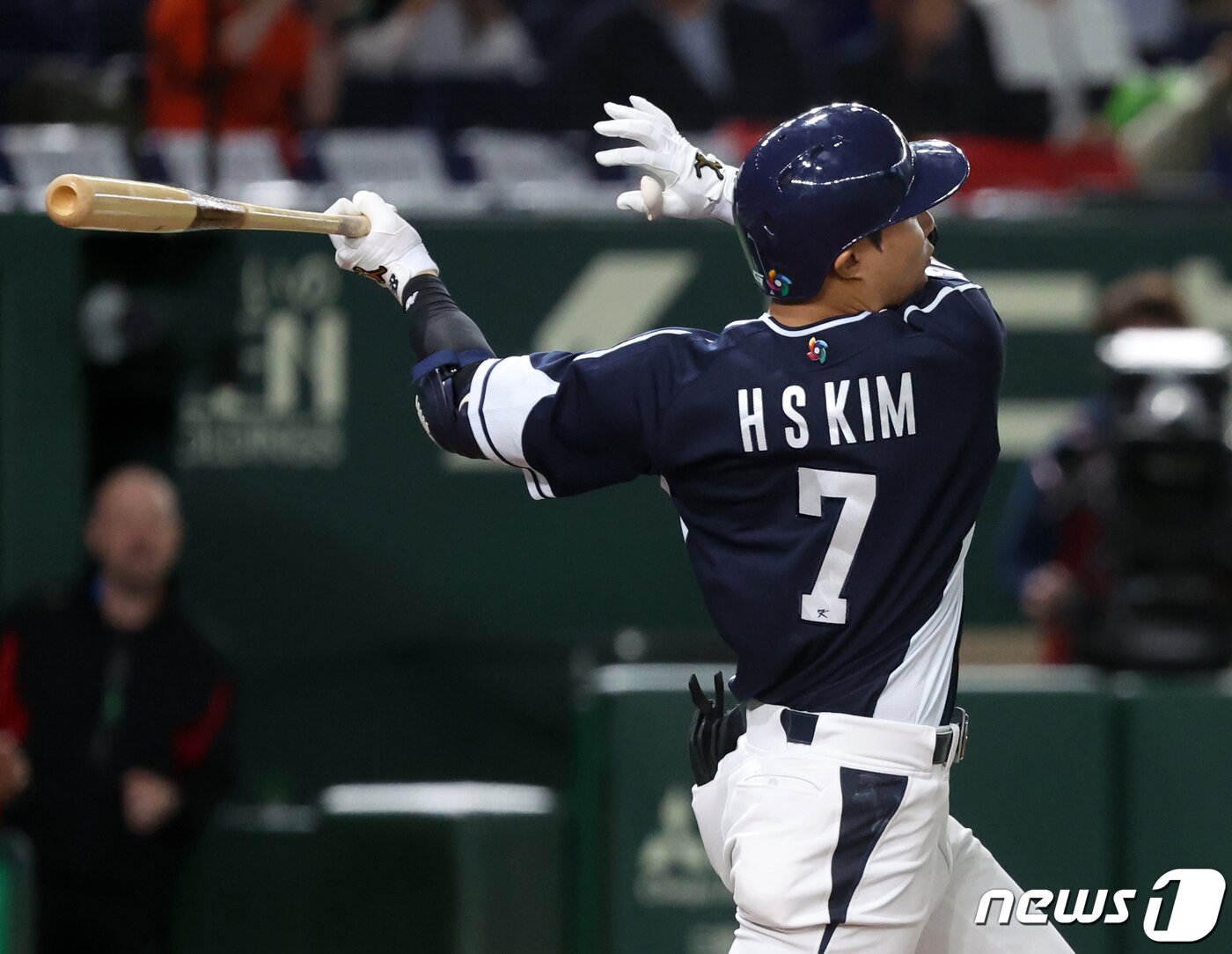 본문 이미지 - 13일 오후 일본 도쿄돔에서 열린 2023 월드베이스볼클래식(WBC) B조 1라운드 대한민국과 중국의 경기, 대표팀 김하성이 5회초 1사 만루에서 만루홈런을 치고 있다. 2023.3.13/뉴스1 ⓒ News1 김진환 기자