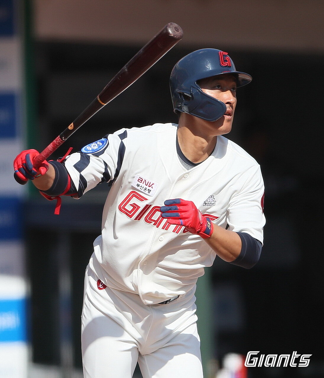 본문 이미지 - 롯데 자이언츠로 이적한 노진혁이 14일 부산 사직구장에서 열린 두산 베어스와의 2023 KBO 시범경기에서 3회말 3점 홈런을 터트렸다.(롯데 자이언츠 제공)