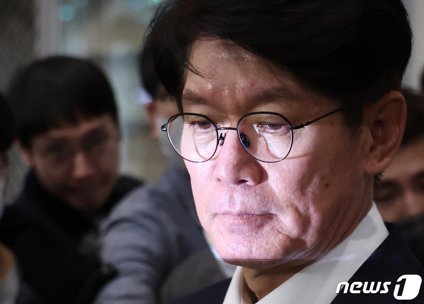 본문 이미지 - 2023 월드베이스볼클래식(WBC)에 출전해 1라운드를 2승 2패의 성적으로 마감한 대한민국 야구대표팀 이강철 감독이 14일 오후 인천국제공항을 통해 귀국 후 취재진과 인터뷰를 하고 있다. 2023.3.14/뉴스1 ⓒ News1 김진환 기자