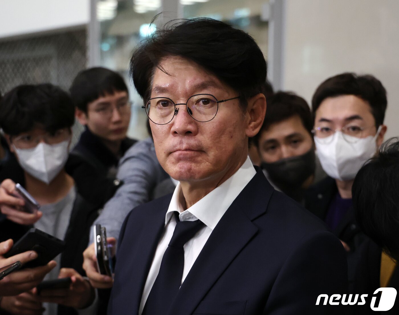 본문 이미지 - 2023 월드베이스볼클래식(WBC)에 출전해 1라운드를 2승 2패의 성적으로 마감한 대한민국 야구대표팀 이강철 감독이 14일 오후 인천국제공항을 통해 귀국 후 취재진과 인터뷰를 하고 있다. 2023.3.14/뉴스1 ⓒ News1 김진환 기자