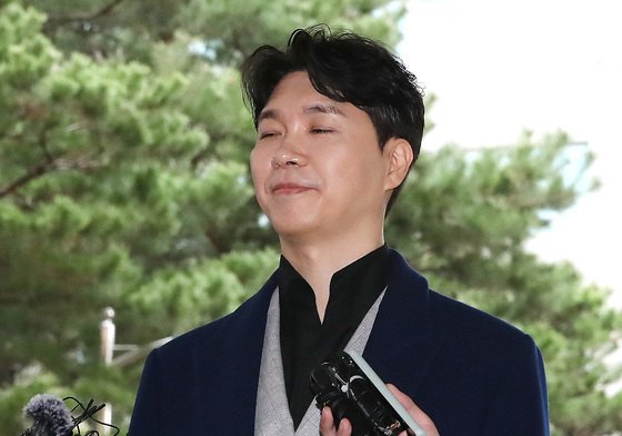 "박수홍이 女와 동거"…형수, 항소심서도 명예훼손혐의 벌금 1200만원(종합)