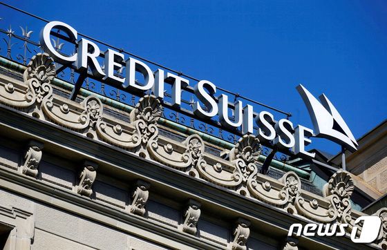 스위스 취리히에 있는 크레디트 스위스 본사 건물. 은행 로고가 뚜렸하다. © 로이터=뉴스1 © News1 박형기 기자