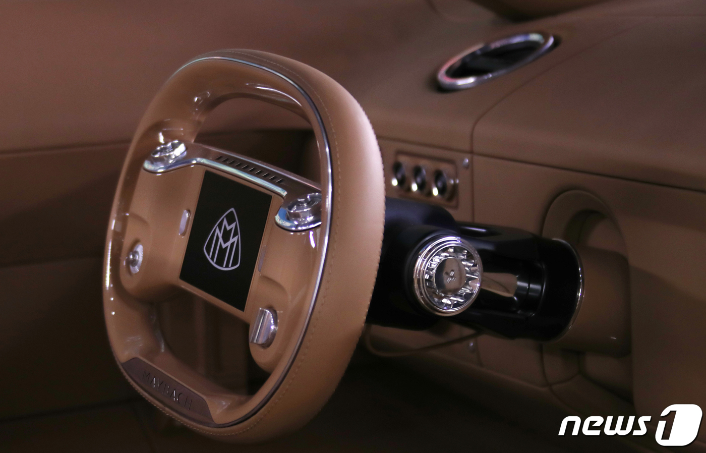 (서울=뉴스1) 권현진 기자 = 세계적인 패션 아이콘 고(故) 버질 아블로의 유작인 전기차 쇼카 '프로젝트 마이바흐'가 16일 서울 동대문디자인플라자(DDP)에 전시돼 있다.루이비 …