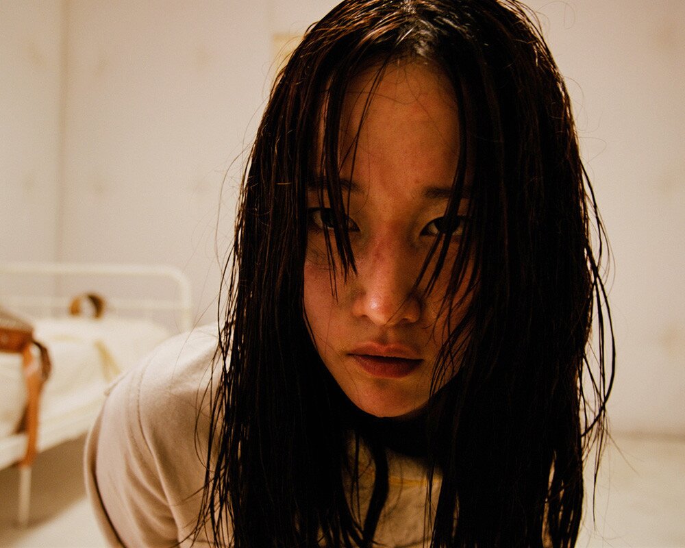 본문 이미지 - '모나리자와 블러드문' 전종서 스틸