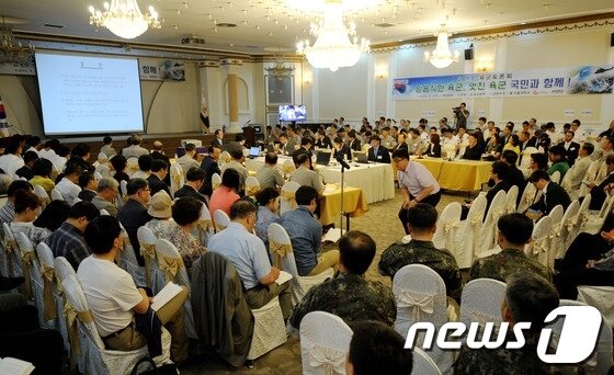 본문 이미지 - 서울 용산 국방부 육군회관 내부 자료사진./뉴스1