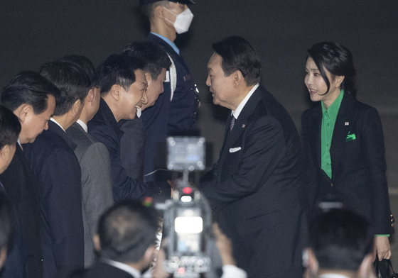 특검, 내달 5일 김기현 아내 피의자 소환…김건희에 로저비비에 건네